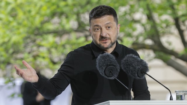 V. Zelenskis renkasi tiesiogines derybas su V. Putinu: negalime laukti, kol ateis mūsų eilė