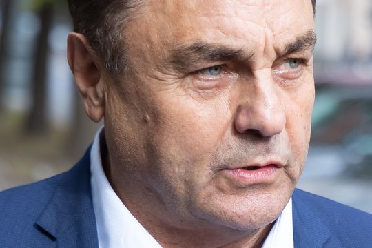Teismas: P. Gražulio pažadas rinkėjams skirti dalį europarlamentaro atlyginimo prieštarauja Rinkimų kodeksui