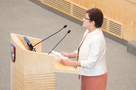 Seimo salėje ant kolegų pratrūko B. Vėsaitė: tiesiog man labai gėda