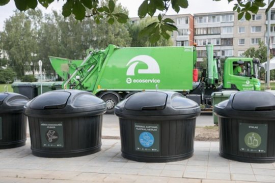 Iškratytas plastiko konteineris rodo, kad vis dar nemokame tinkamai rūšiuoti: primena, ko griežtai negalima mesti