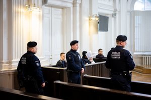 Teismas atmetė kaltinamojo DHL padegamųjų siuntų byloje E. Salmanovo prašymą dėl švelnesnių kardomųjų priemonių