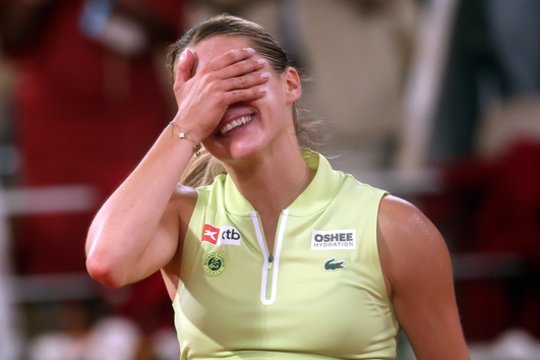 Lenkė ir toliau drebina „Roland Garros“ – dar nė viena tenisininkė nežaidė finale, patekusi per kvalifikaciją
