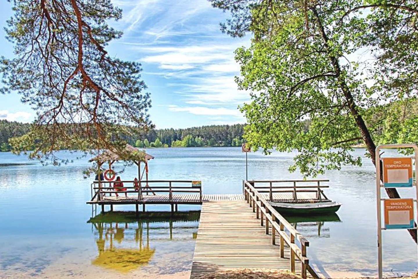 „Grinda“ visą vasarą prie ežerų skelbs vandens temperatūrą ir jo kokybę.<br>S.Žiūros nuotr.