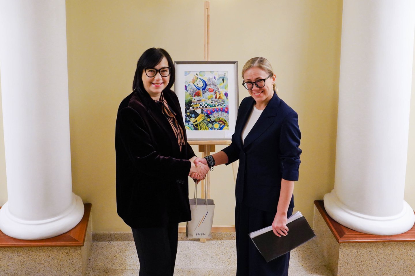Sportininkų atstovo pareigas užimanti Laura Montvilaitė (dešinėje)