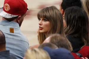Taylor Swift pripažinta turtingiausia visų laikų muzikante