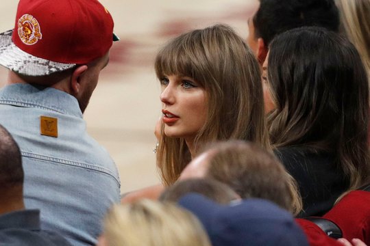 Taylor Swift pripažinta turtingiausia visų laikų muzikante