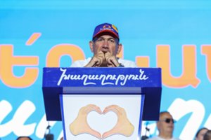 Armėnijoje – egzistenciniai rinkimai: kas yra favoritu laikomas N. Pašinianas