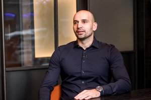 Rolandas Alijevas – nebe vienišas: puoselėja jausmus 13 metų jaunesnei mylimajai