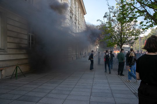 Per LGBTQ+ bendruomenės eitynes – net 8 sulaikymai: vienas vyras paleido juodus dūmus