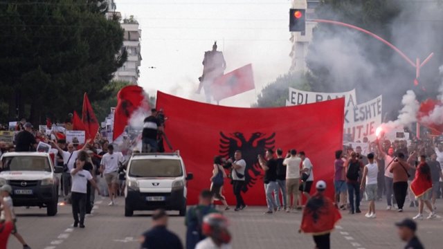 Albanai protestai prieš J. Kushnerio planus statyti prabangų kurortą: įspėja, kad tai saugoma teritorija