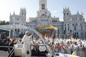 Ispūdingi vaizdai: popiežiaus mišiose Madride – virš milijono žmonių