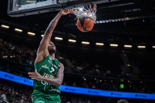 LKL finalas prasidėjo be intrigos: „Žalgiris“ nusivalė kojas į „Juventus“