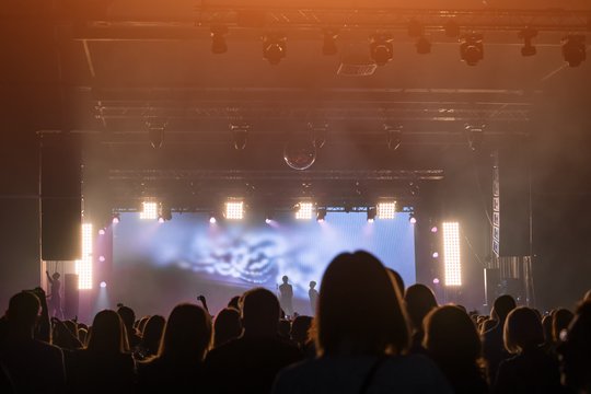 Legendinės grupės atsisveikinimo koncertas baigėsi fiasko: tai, kas vyko scenoje, pribloškė gerbėjus
