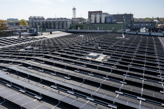 „Kalnapilio-Tauro grupė“ investavo 3 mln. eurų: modernizavo gamybą ir laipsniškai atsisako iškastinio kuro