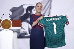 Nepaisant protestų, Meksikos prezidentė žada ramų Pasaulio futbolo čempionato atidarymą