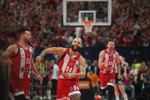 E. Atamaną teko vėl išvaryti, o „Olympiakos“ nuo Graikijos titulo skiria viena pergalė