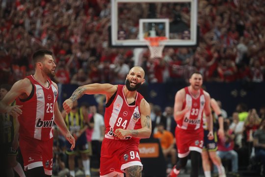 E. Atamaną teko vėl išvaryti, o „Olympiakos“ nuo Graikijos titulo skiria viena pergalė
