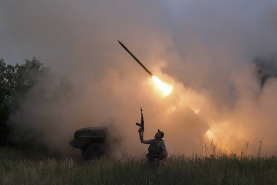 Karas Ukrainoje. Ukrainiečiai vėl atakavo Krymą: smogė itin svarbiam tiltui