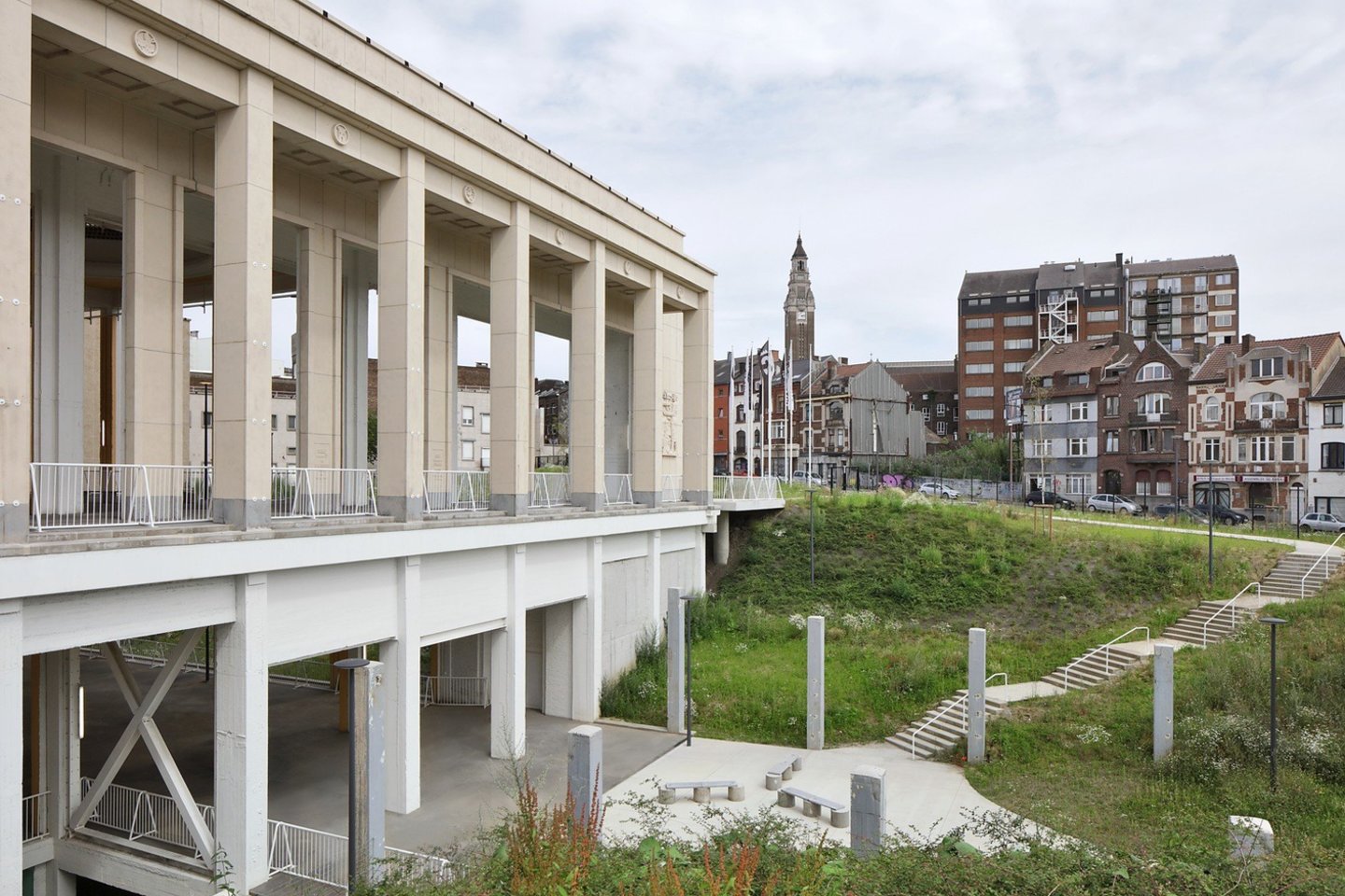 Ekspozicijų centro rekonstrukcijos architektai, užuot renovavę pokarinį modernistinį kompleksą tradiciniu būdu, nusprendė ne pridėti, o atimti.<br>Filip Dujardin nuotr.