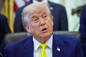Netoli Hormūzo nukritus JAV sraigtasparniui – D. Trumpo žinia