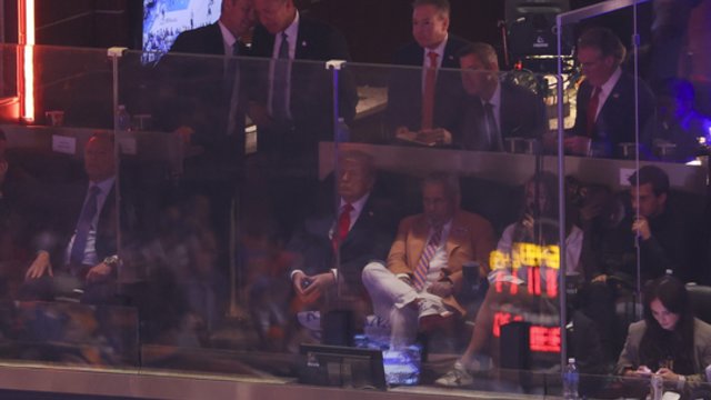 Pasirodęs NBA finale D. Trumpas buvo nušvilptas: sirgaliai masiškai skundėsi dėl įvestų priemonių