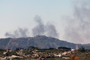 Žiniasklaida: po raginimų evakuotis Izraelis smogė Tyro miestui Libane