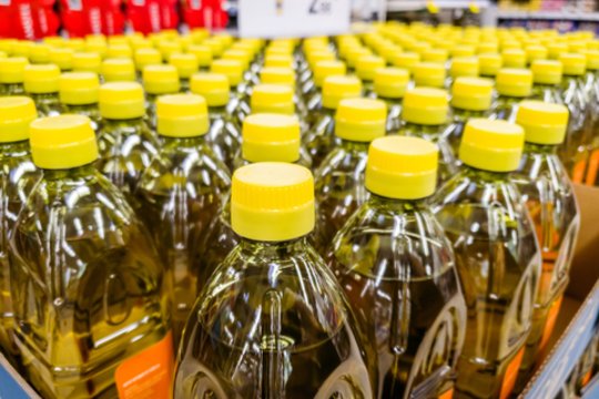 Pavojus, slypintis aliejaus butelyje: kas nutinka viduje kiekvieną kartą jį atidarius