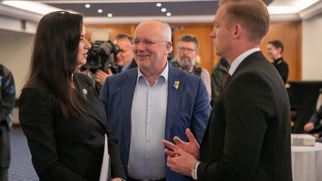 LSDP nuramino J. Oleką – lyderis patvirtino, kad iš krėslo nekrapštys: „Ačiū M. Sinkevičiui“