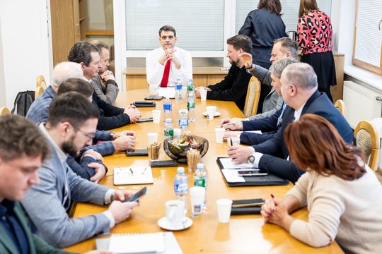 „Tegul socialdemokratai nevargsta“: nepaisant pokyčių koalicijoje, „Nemuno aušros“ frakcija nežada byrėti