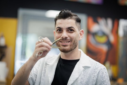 Žlugus šeimos verslui atvyko į Vilnių ir svajoja apie futbolo komandą: kaip Antakalnis pamilo barberį iš Jordanijos 