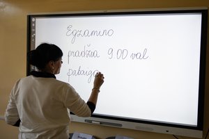Vyresniųjų klasių gimnazistai laikys anglų kalbos bei ekonomikos egzaminus