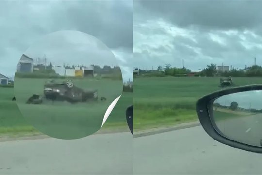 Kauno rajone nuo kelio nuvažiavo ir apvirto automobilis – sužeisti du žmonės