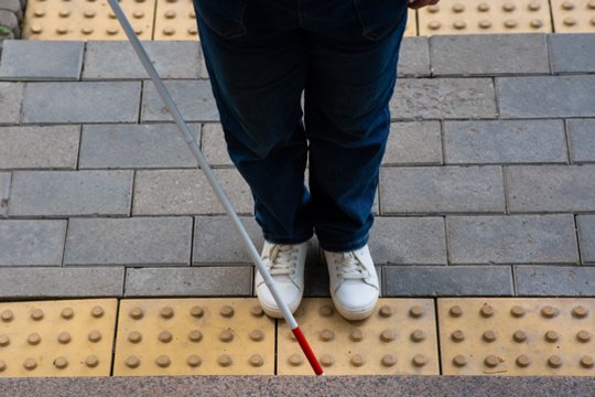 „Kauno autobusai“ sulaukė įspėjimo dėl regos negalią turinčių keleivių aptarnavimo