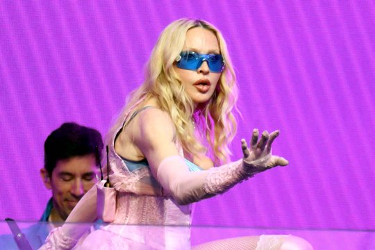 Madonnos poelgis šokiravo gerbėjus: įsiamžino sekso scenoje su gerokai jaunesniu vyru