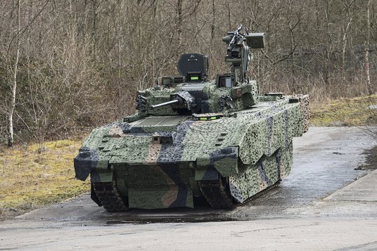 Dešimtmetį trunkančios bėdos: skandalingasis britų šarvuotis gauna dar vieną galimybę