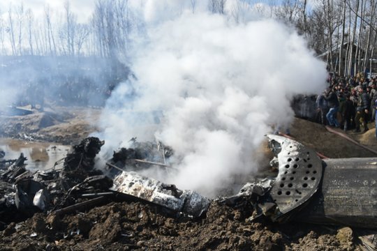 Nelaimė Pakistano administruojamame Kašmyre: sudužo karinis sraigtasparnis