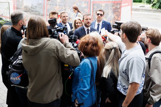Prasidėjo derybos dėl naujos koalicijos: pas „socdemus“ atvykę demokratai įspėjo – susitarti lengva nebus