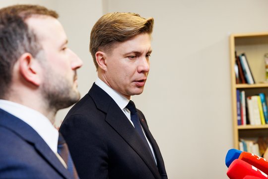 Tris valandas trukusios koalicinės derybos: apie pavardes dar nešnekėjo, demokratų siūlymai „turės kainą“