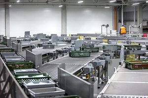 Logistikos naujovės darbuotojų sumažino perpus, tačiau prekių gabenama net triskart daugiau