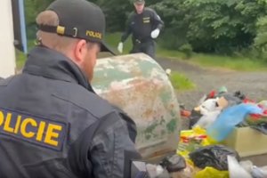 Čekijos miestelį sukrėtė neregėtas žiaurumas: motina nužudė naujagimį ir sušėrė šuniui