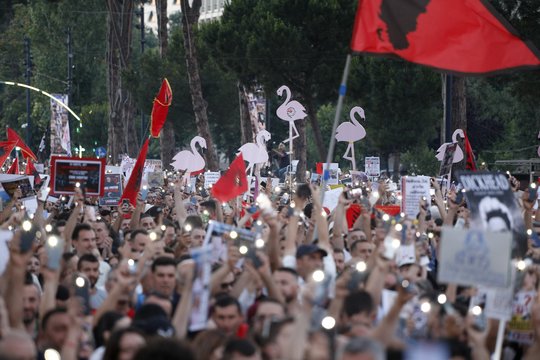 Europoje įsižiebė „flamingų revoliucija“: D. Trumpo žento kurortas tapo paskutiniu lašu