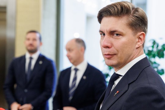 Derybos dėl koalicijos įgauna pagreitį: demokratams žada tris ministerijas, dėl M. Sinkevičiaus politinės ateities – dar migla