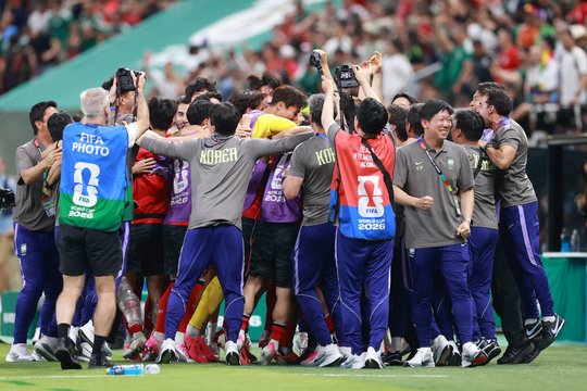 Futbolo šventė aikštėje, bet ne tribūnose: antrajame pasaulio čempionato mače – tuščios kėdės
