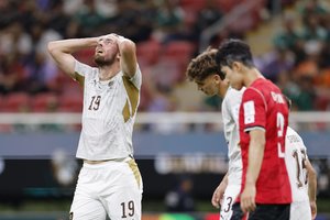 Futbolo šventė aikštėje, bet ne tribūnose: antrajame pasaulio čempionato mače – tuščios kėdės