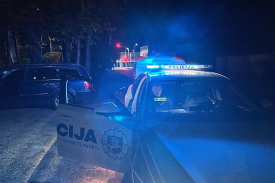 Naktį Vilniuje apgadinti 7 automobiliai, įvykio kaltininkas pasislėpė
