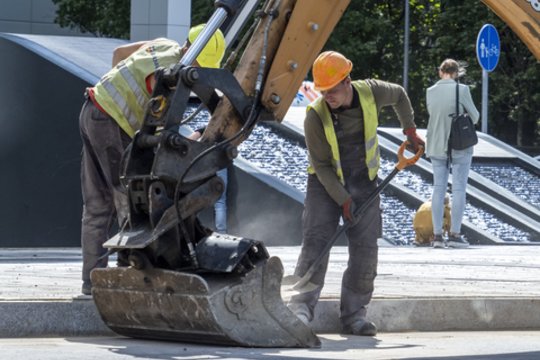 Kelininkai skambina pavojaus varpais: žaliavos pabrango iki 40 proc., gali vėluoti projektai