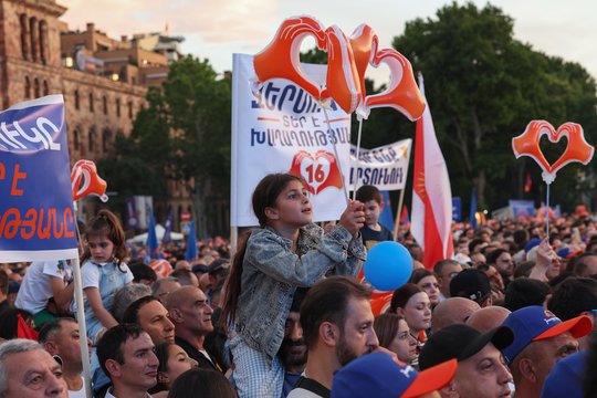 Armėnijos opozicija reikalauja perskaičiuoti balsus