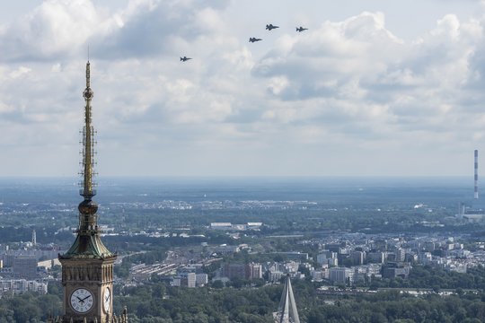 Penktadienį virš kelių Lenkijos miestų praskrido pirmieji pristatyti naikintuvai „F-35“
