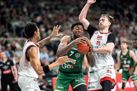 Trečiame LKL finalo mače „Žalgiris“ arčiau čempionų žiedų: po dviejų kėlinių laimi prieš „Juventus“