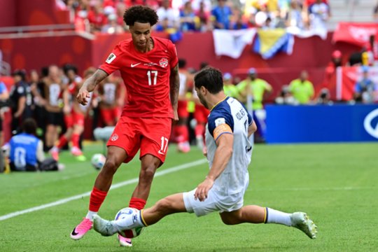 Po keitimo pasirodęs kanadietis C. Larinas išgelbėjo rinktinę nuo septintojo iš eilės pralaimėjimo čempionatuose